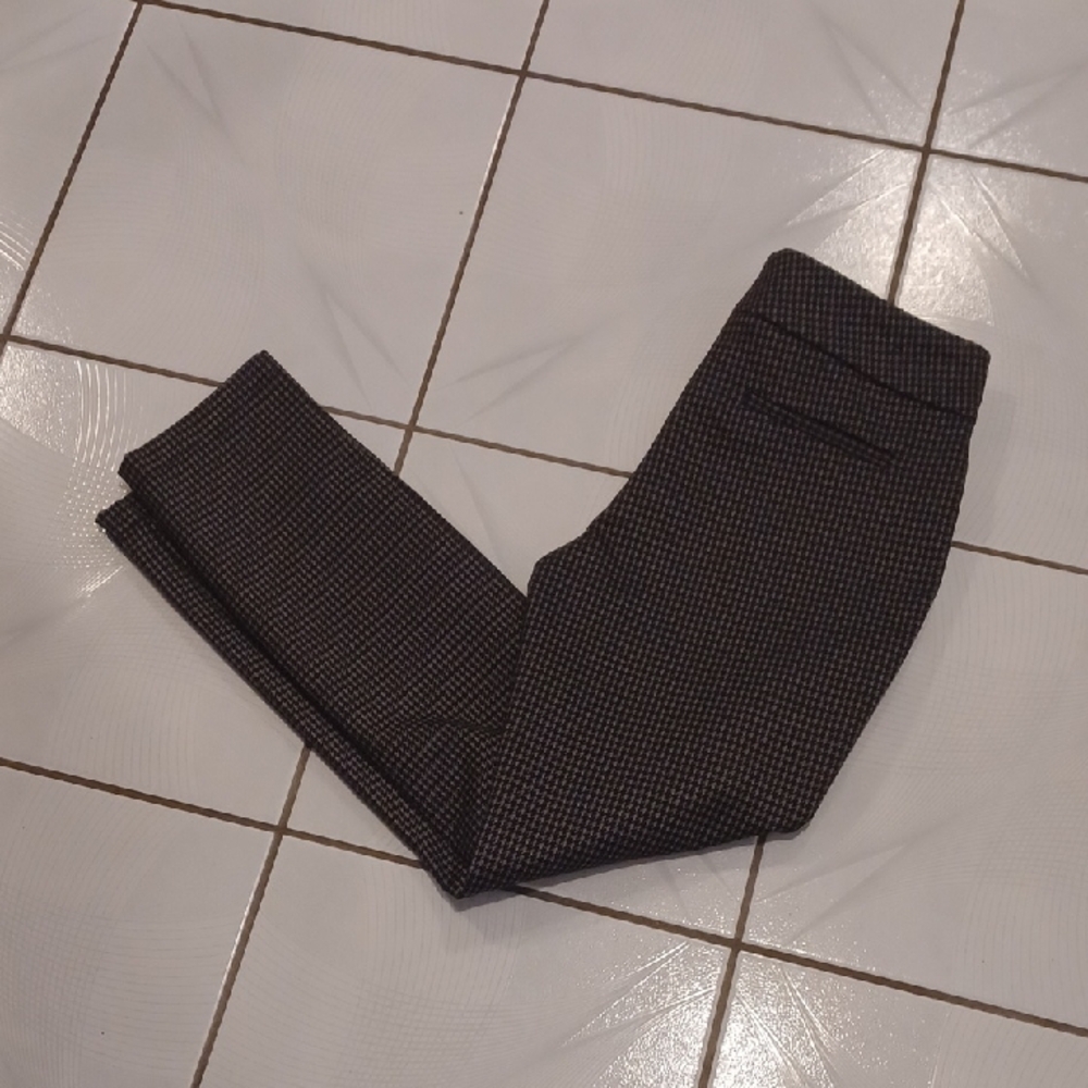 4/$80 Houndstooth Patterned Pants - Size 4